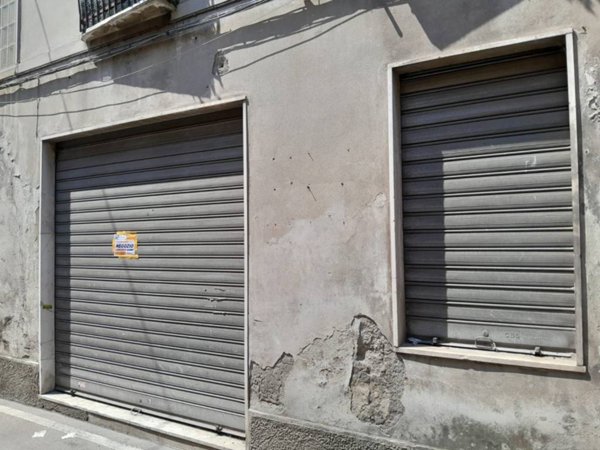 negozio in vendita a Limbiate