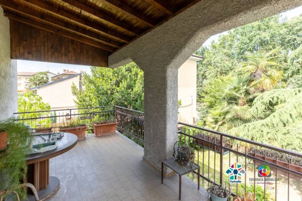 casa indipendente in vendita a Limbiate in zona Mombello