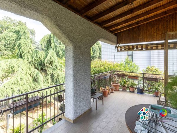 casa indipendente in vendita a Limbiate in zona Mombello