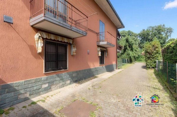 casa indipendente in vendita a Limbiate in zona Mombello