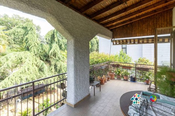 casa indipendente in vendita a Limbiate in zona Mombello