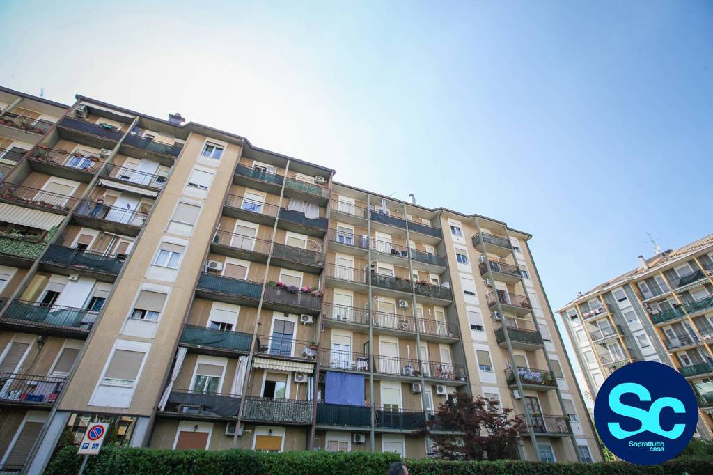 appartamento in vendita a Limbiate in zona Mombello
