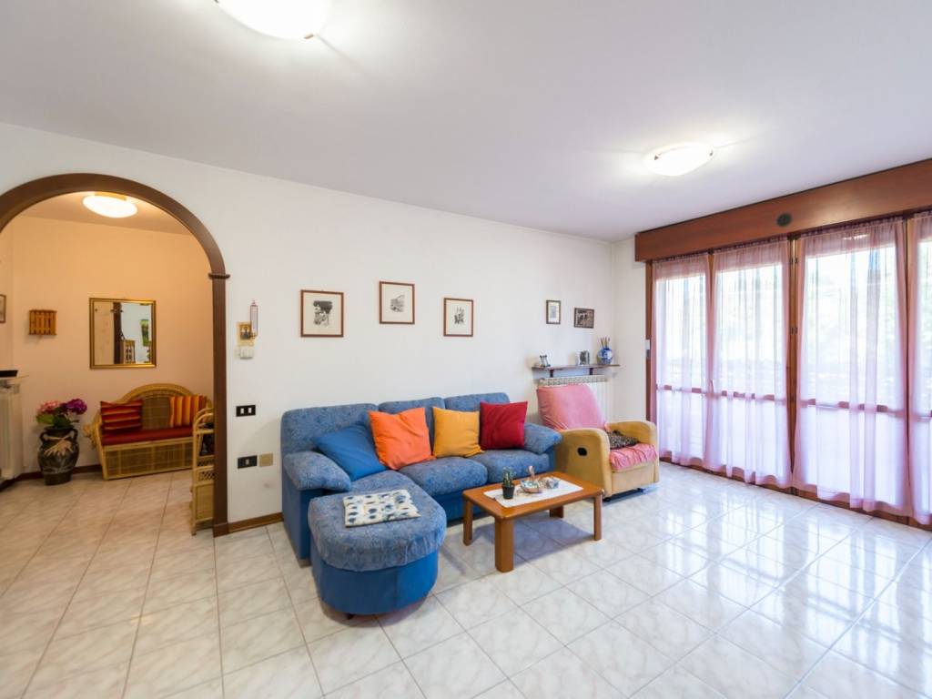 appartamento in vendita a Limbiate in zona Mombello