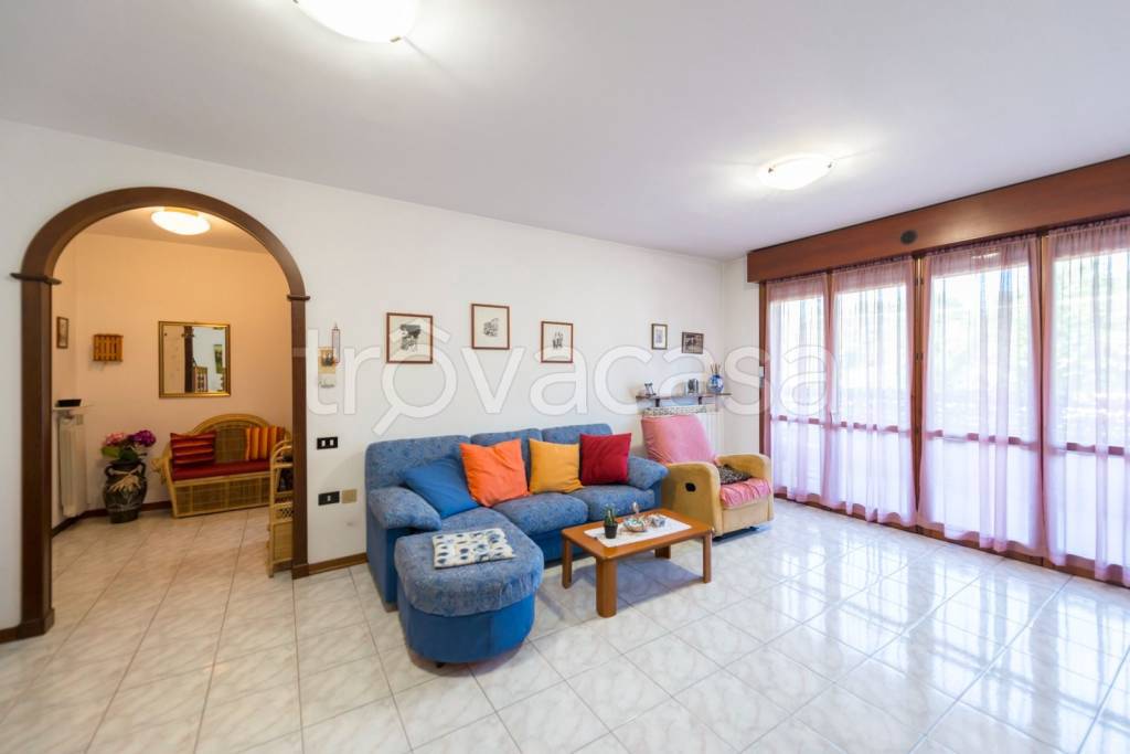 appartamento in vendita a Limbiate in zona Mombello