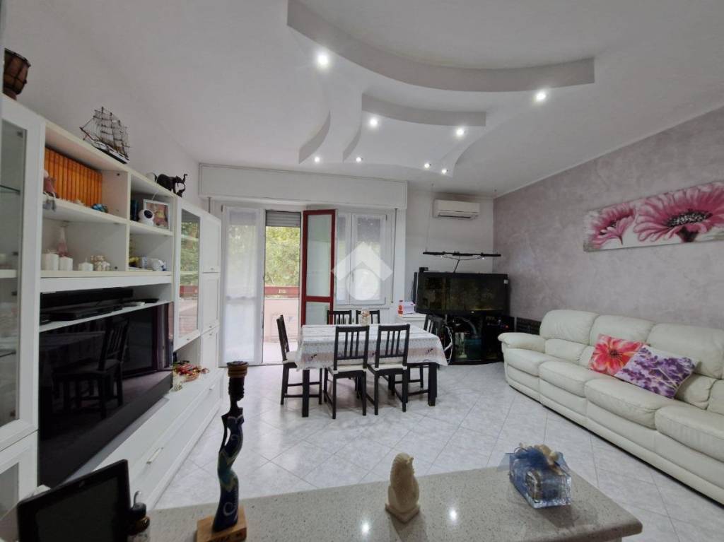 appartamento in vendita a Limbiate in zona Mombello