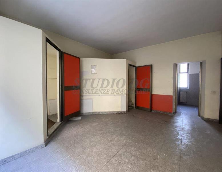 negozio in vendita a Limbiate