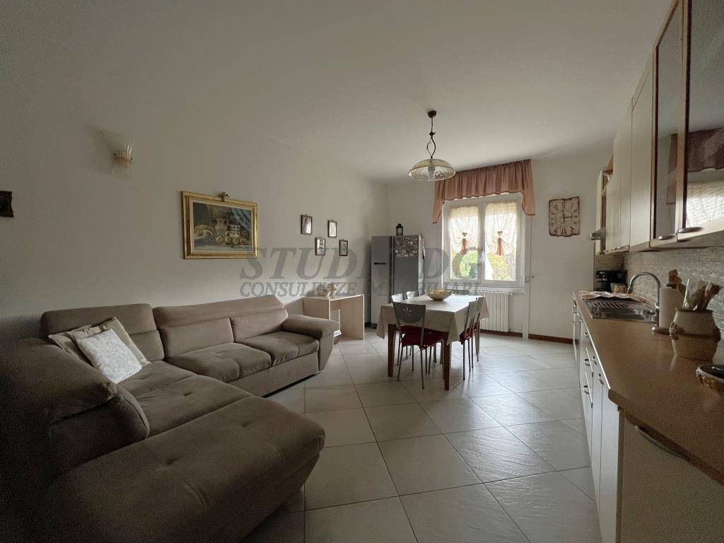appartamento in vendita a Limbiate in zona Pinzano
