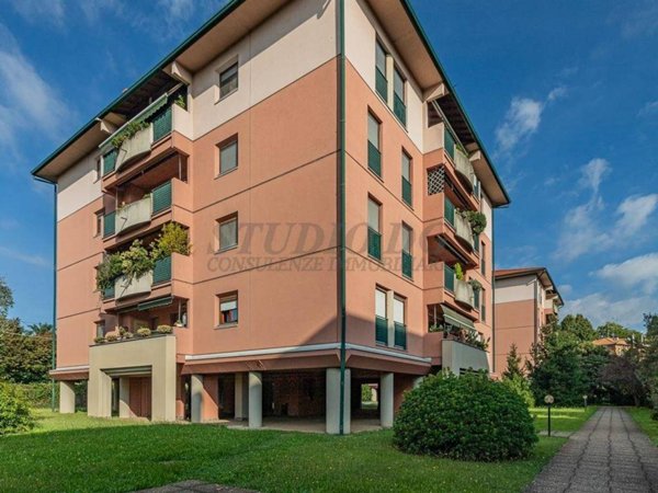appartamento in vendita a Limbiate in zona Mombello