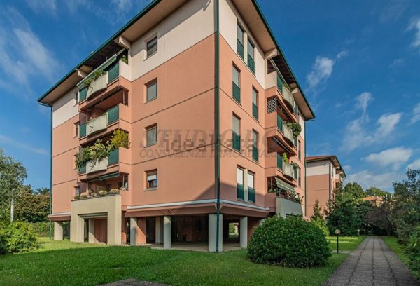 appartamento in vendita a Limbiate in zona Mombello
