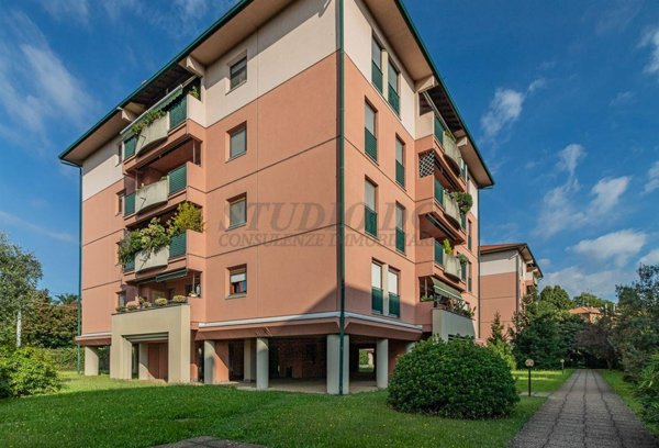 appartamento in vendita a Limbiate in zona Mombello