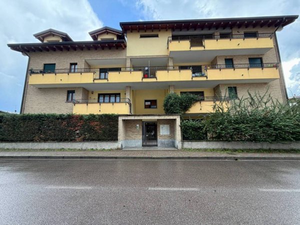 appartamento in vendita a Limbiate in zona Villaggio del Sole