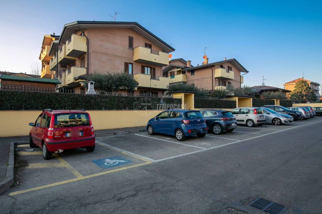 appartamento in vendita a Limbiate in zona Pinzano