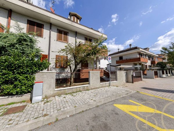 casa indipendente in vendita a Limbiate