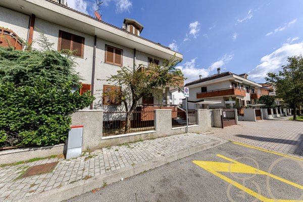 casa indipendente in vendita a Limbiate