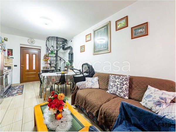 appartamento in vendita a Limbiate in zona Mombello