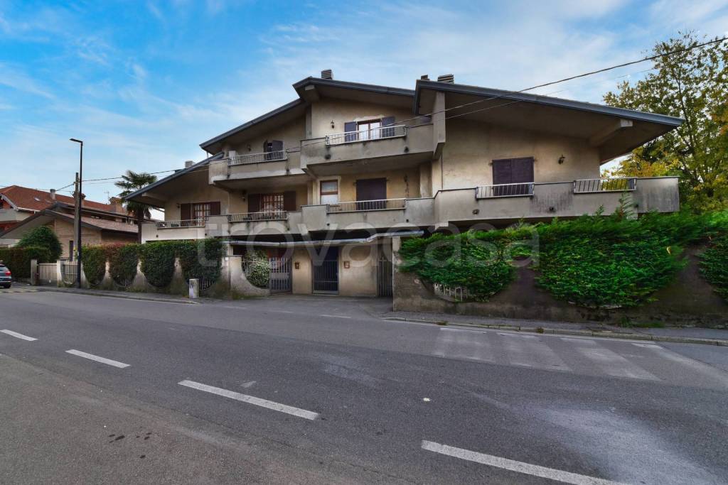 appartamento in vendita a Limbiate in zona Villaggio del Sole