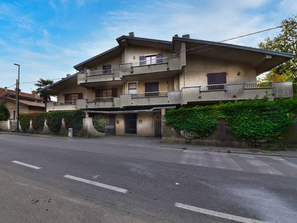 appartamento in vendita a Limbiate in zona Villaggio del Sole