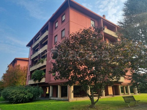 appartamento in vendita a Limbiate in zona Mombello