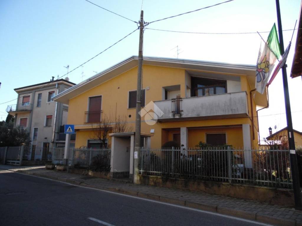casa indipendente in vendita a Limbiate in zona Villaggio del Sole