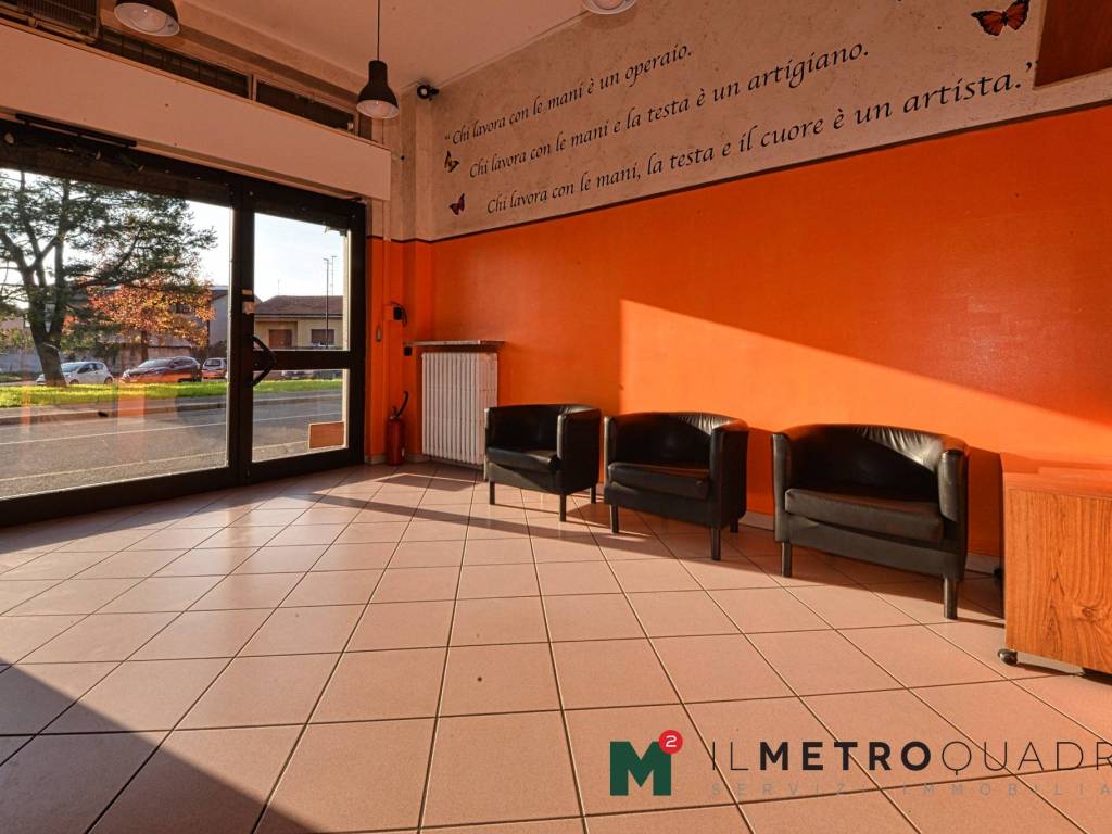 negozio in vendita a Limbiate