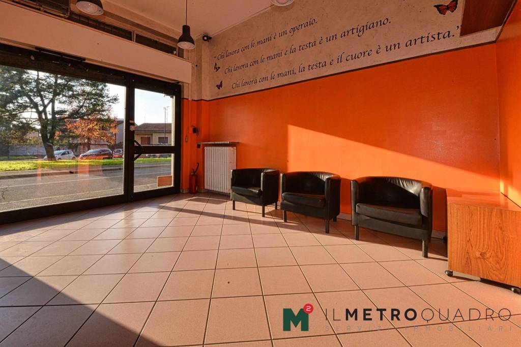 negozio in vendita a Limbiate