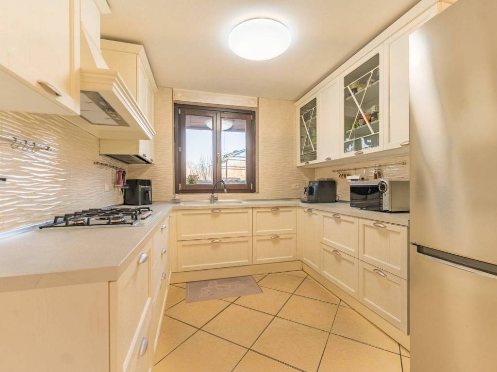 appartamento in vendita a Limbiate in zona Villaggio del Sole