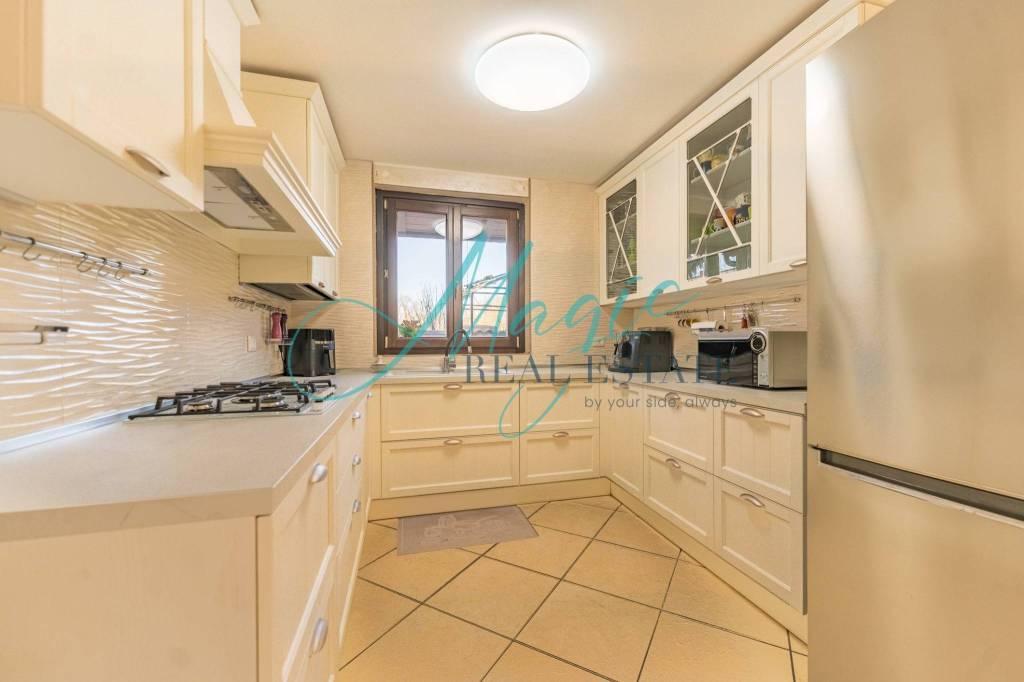 appartamento in vendita a Limbiate in zona Villaggio del Sole