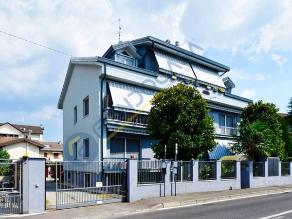 locale commerciale in vendita a Limbiate