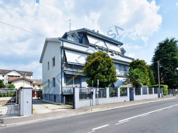 locale commerciale in vendita a Limbiate