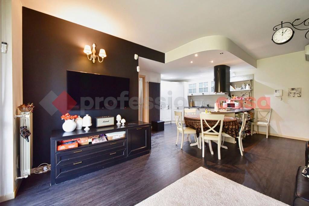 appartamento in vendita a Limbiate in zona Villaggio del Sole