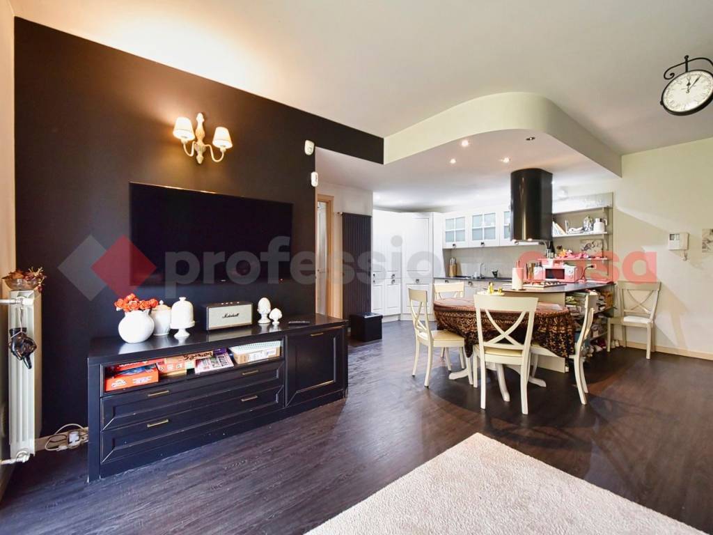 appartamento in vendita a Limbiate in zona Villaggio del Sole