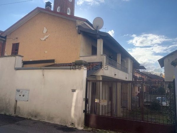 appartamento in vendita a Limbiate in zona Villaggio dei Giovi