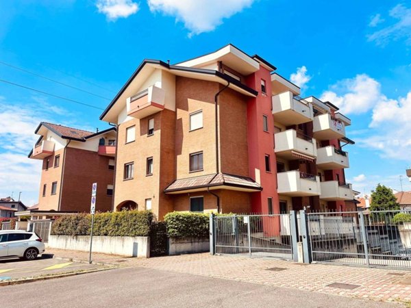 appartamento in vendita a Limbiate in zona Villaggio del Sole