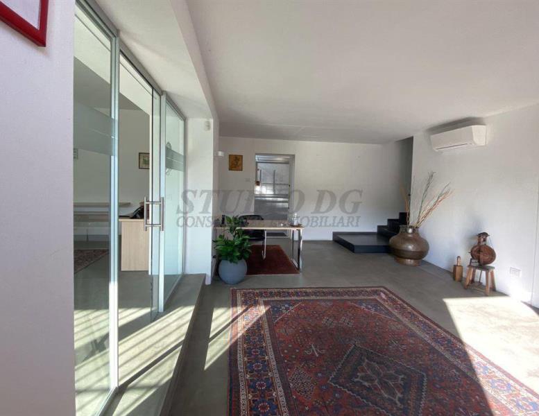 negozio in vendita a Limbiate in zona Mombello