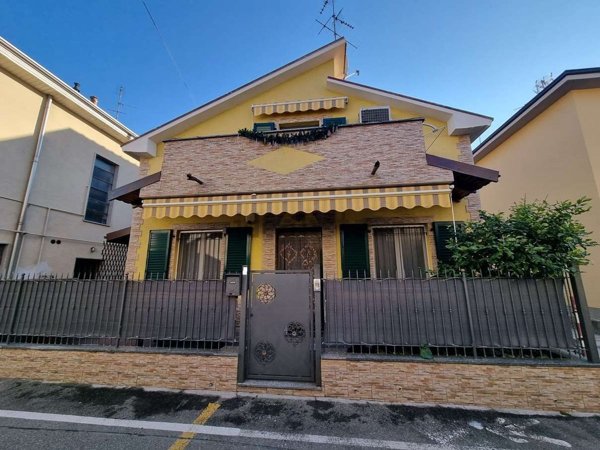 casa indipendente in vendita a Limbiate