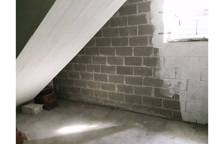 locale commerciale in vendita a Limbiate