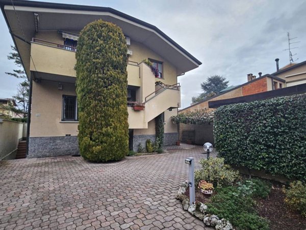 casa indipendente in vendita a Limbiate