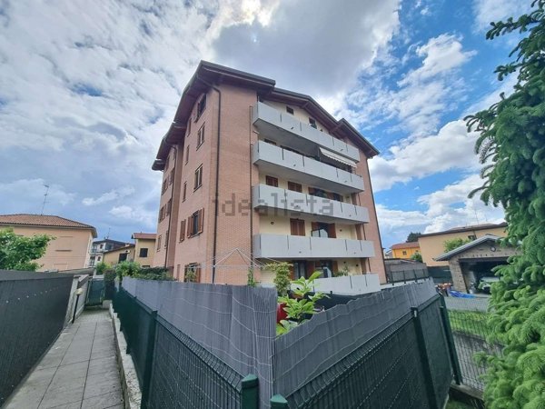 appartamento in vendita a Limbiate in zona Villaggio dei Giovi