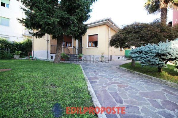 appartamento in vendita a Limbiate in zona Villaggio dei Giovi