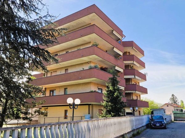 appartamento in vendita a Limbiate in zona Mombello