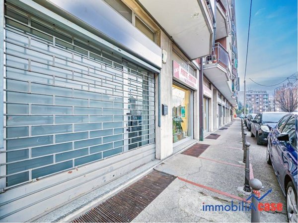 negozio in vendita a Limbiate in zona Mombello