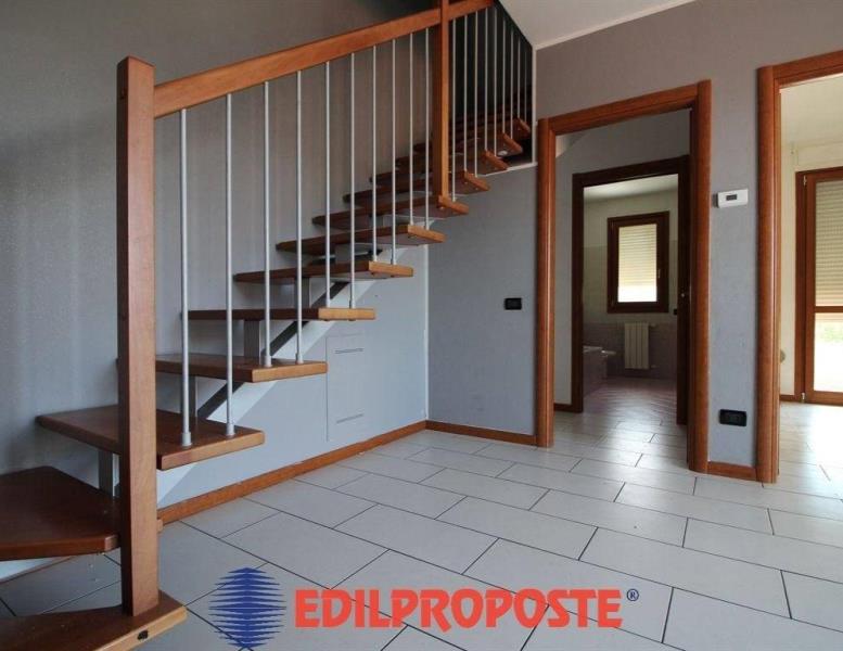 appartamento in vendita a Limbiate in zona Villaggio del Sole