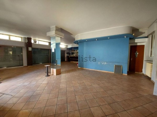 negozio in vendita a Limbiate