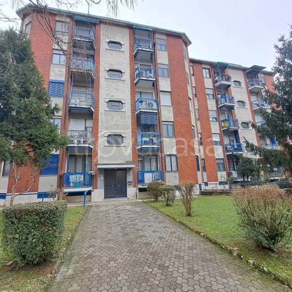 appartamento in vendita a Limbiate in zona Mombello