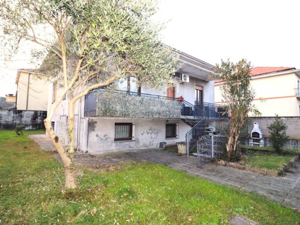 casa indipendente in vendita a Limbiate in zona Villaggio del Sole