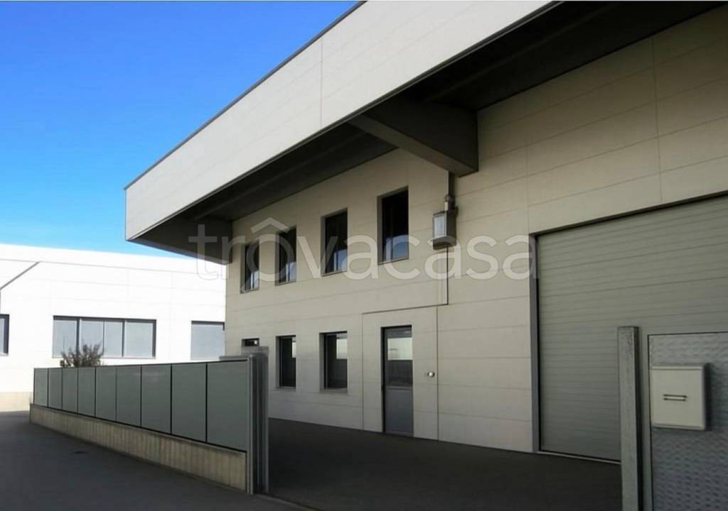 locale commerciale in vendita a Limbiate