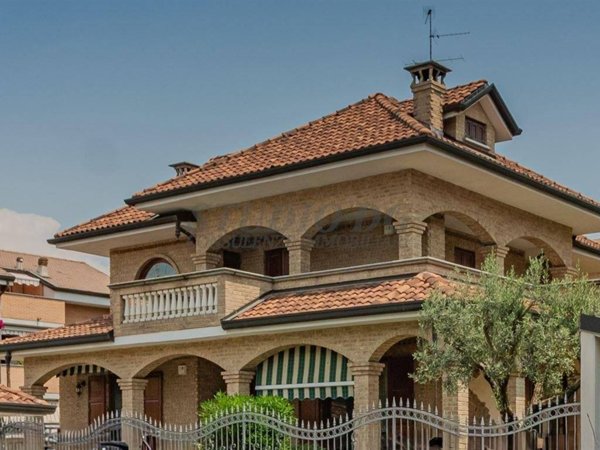 casa indipendente in vendita a Limbiate