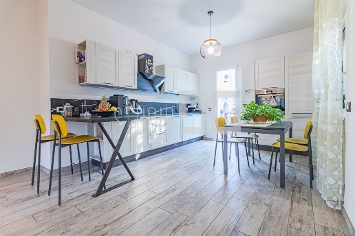 casa indipendente in vendita a Limbiate in zona Pinzano