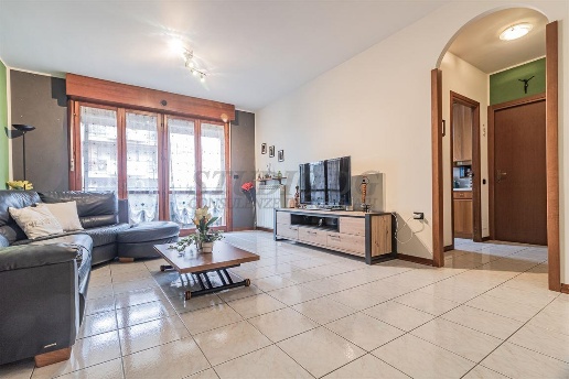 appartamento in vendita a Limbiate in zona Mombello