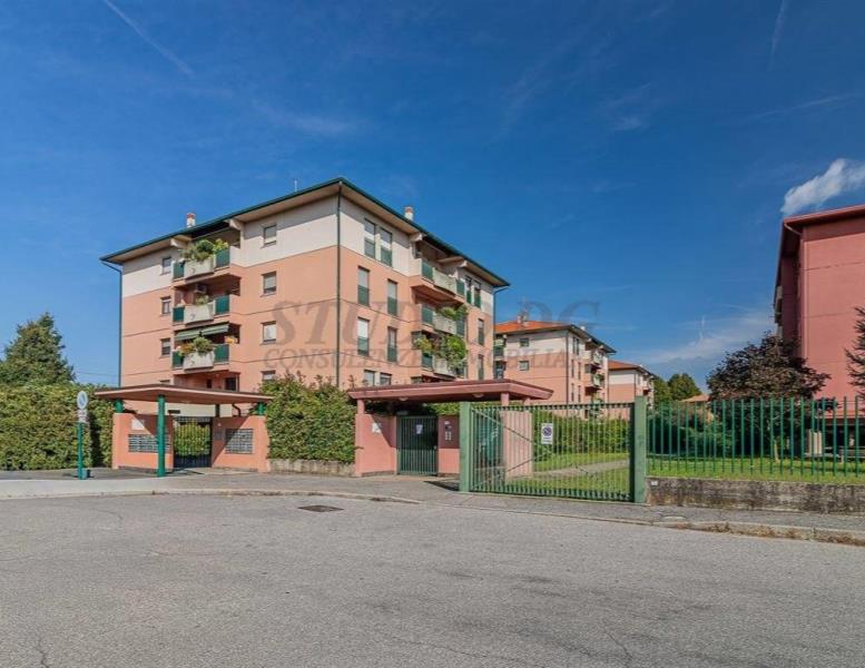 appartamento in vendita a Limbiate in zona Mombello